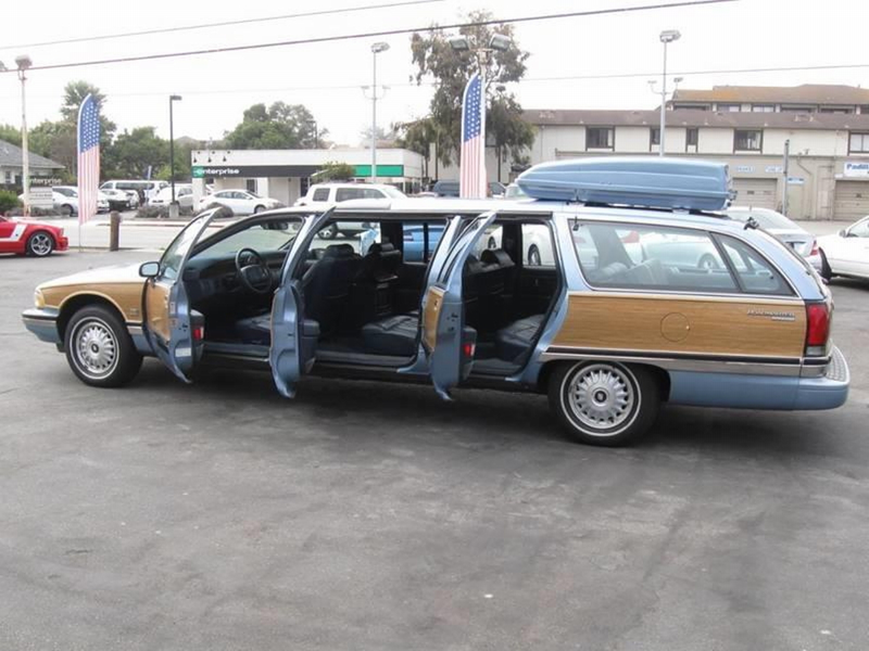 Illustration for article titled At $25,000, Could This Custom 1992 Buick Roadmaster Limo Get You to Go Long?